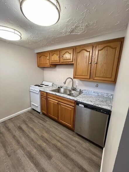 Primary Photo - 6401 Fifth Ave