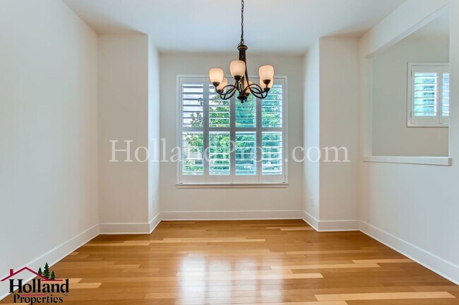 Building Photo - ** BEST PRICE ** - Wonderful 3 Bed 3 Bath ...