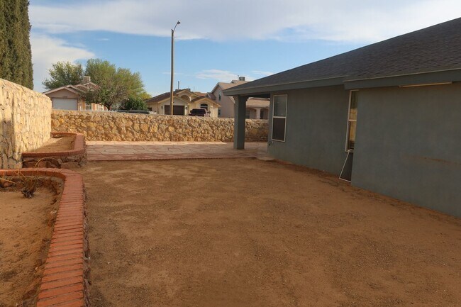 Building Photo - 3704 Leticia St