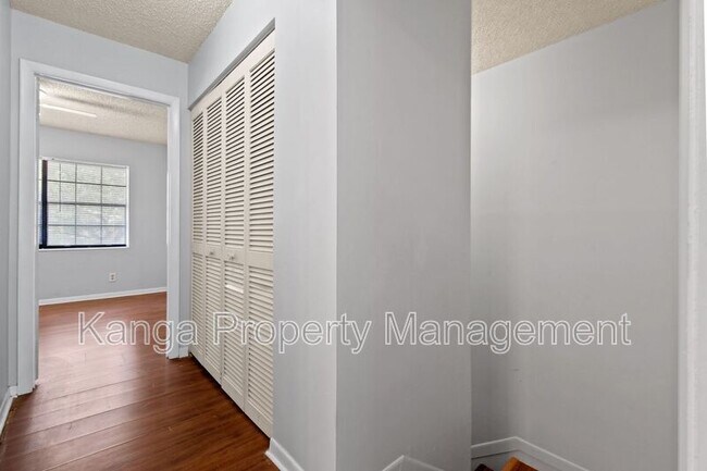 Building Photo - 408 N Cypress Dr