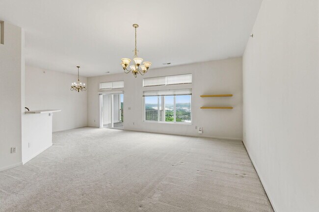 Building Photo - 323 Skyview Ct
