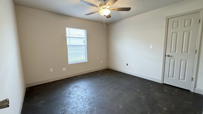 Building Photo - 109 Legado Ln