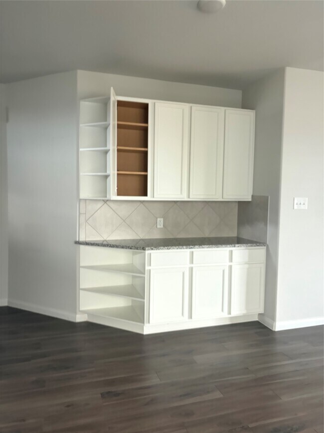 Building Photo - 16617 Olivewood Ln