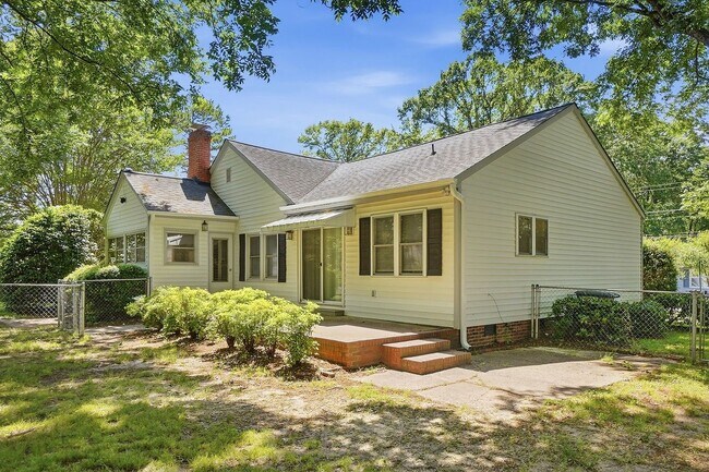 Building Photo - Fully Remodeled Home in the Heart of Belmont
