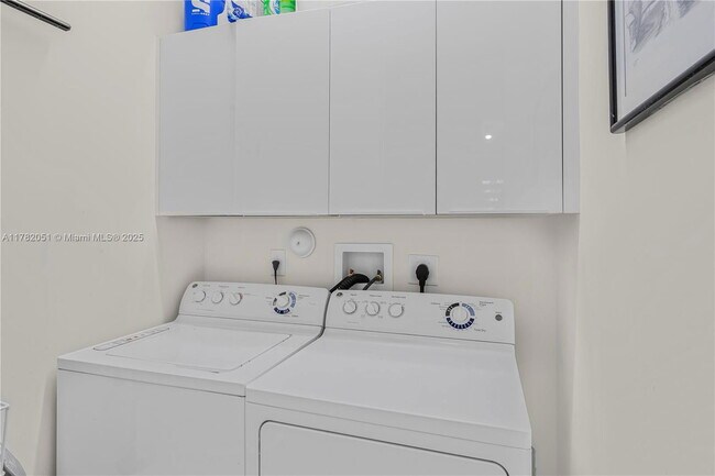 Building Photo - 6671 NW 105th Pl