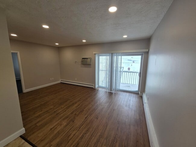 Building Photo - 25 Ekman St