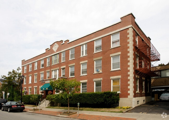 Building Photo - 131 Allen St