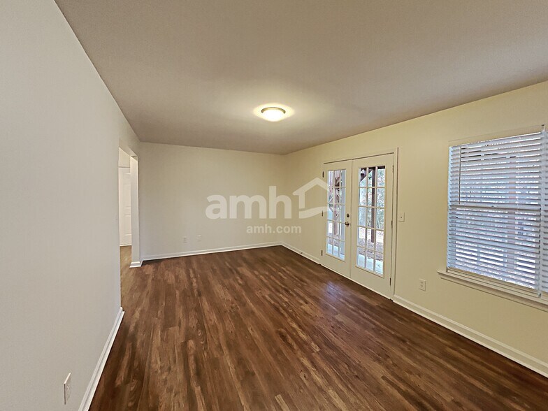 Building Photo - 3394 English Oaks Dr NW