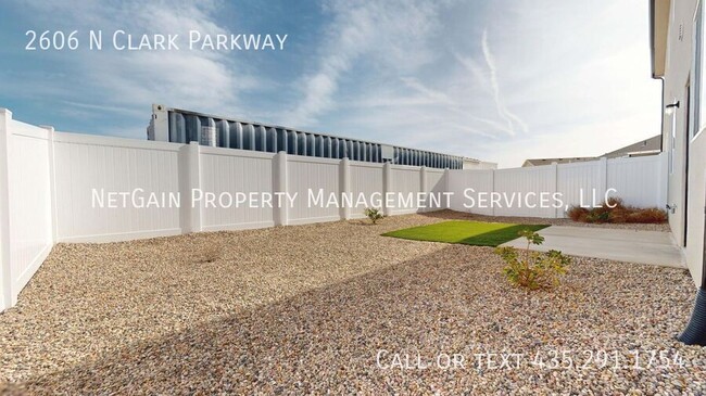 Building Photo - 2606 N Clark Pkwy