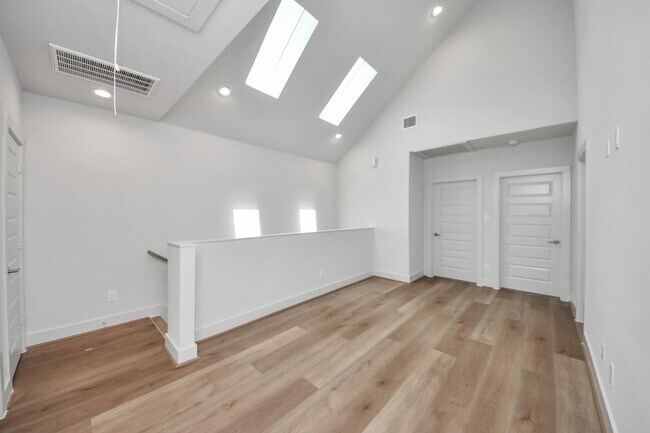 Building Photo - 13104 Moncloa Dr