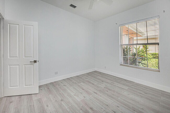 Building Photo - 8593 Wakefield Dr