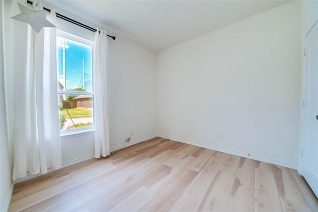 Building Photo - 405 Club House Dr