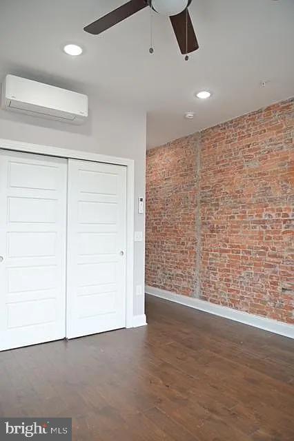 Building Photo - 4139 W Girard Ave