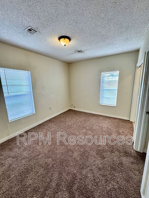 Building Photo - 118 Birch Ave