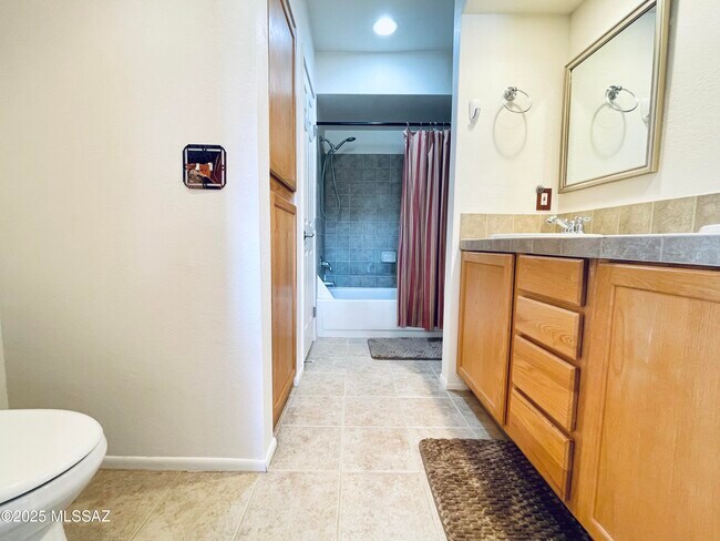 Building Photo - 5051 N Sabino Canyon Rd