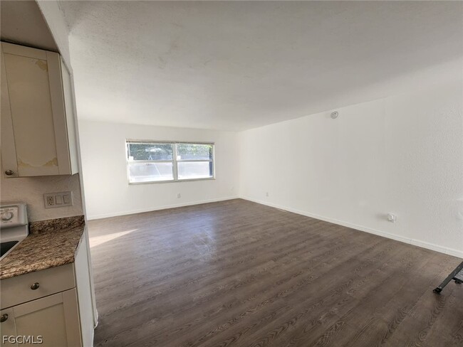 Building Photo - 1919 Lillie St