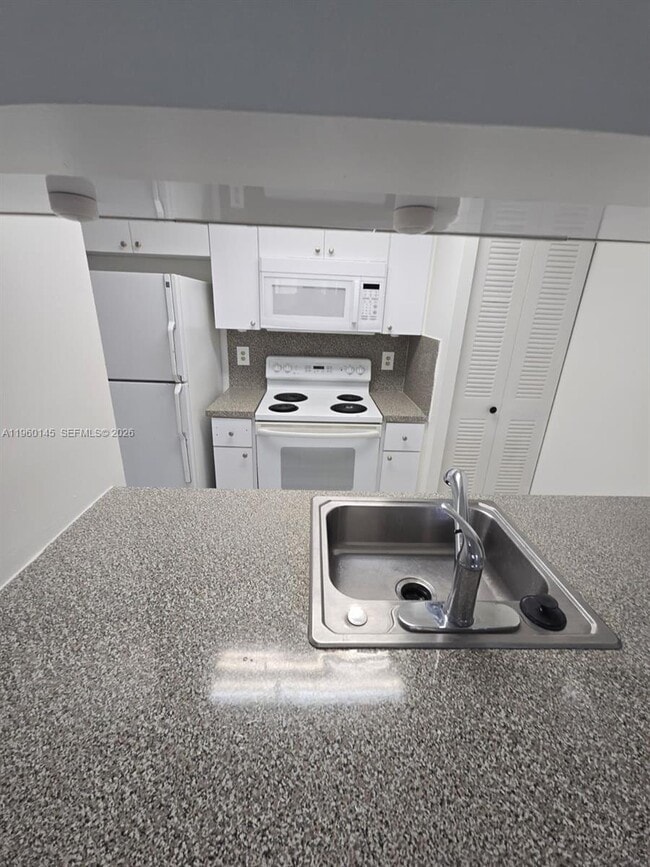 Building Photo - 9718 Hammocks Blvd