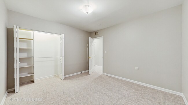 Building Photo - 708 W Aldine Ave