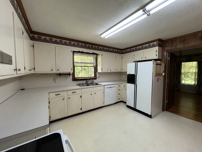 Building Photo - 5625 Potter Rd