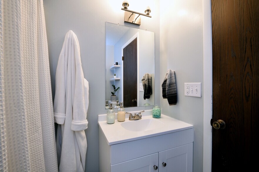 Building Photo - 1823 Koran Ave NW