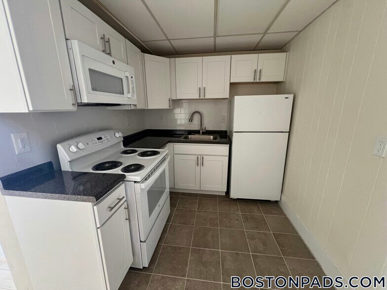 Building Photo - 437 Cambridge St