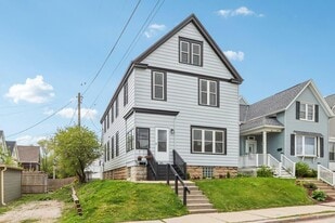 Building Photo - 351 E Deer Pl