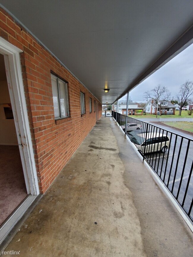 Building Photo - 2 br, 1 bath  - 1822 Williamsburg Rd