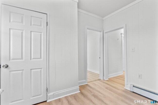 Building Photo - 141 Augur St