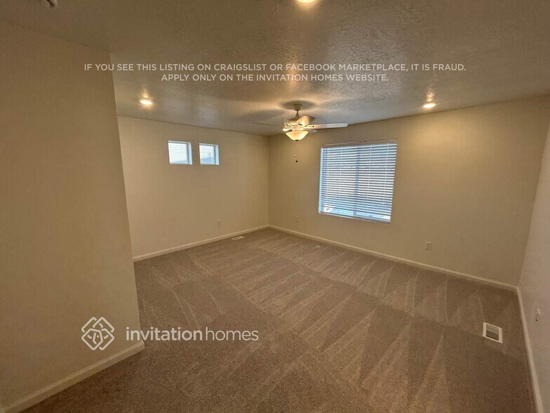 Building Photo - 328 N Broadway Dr