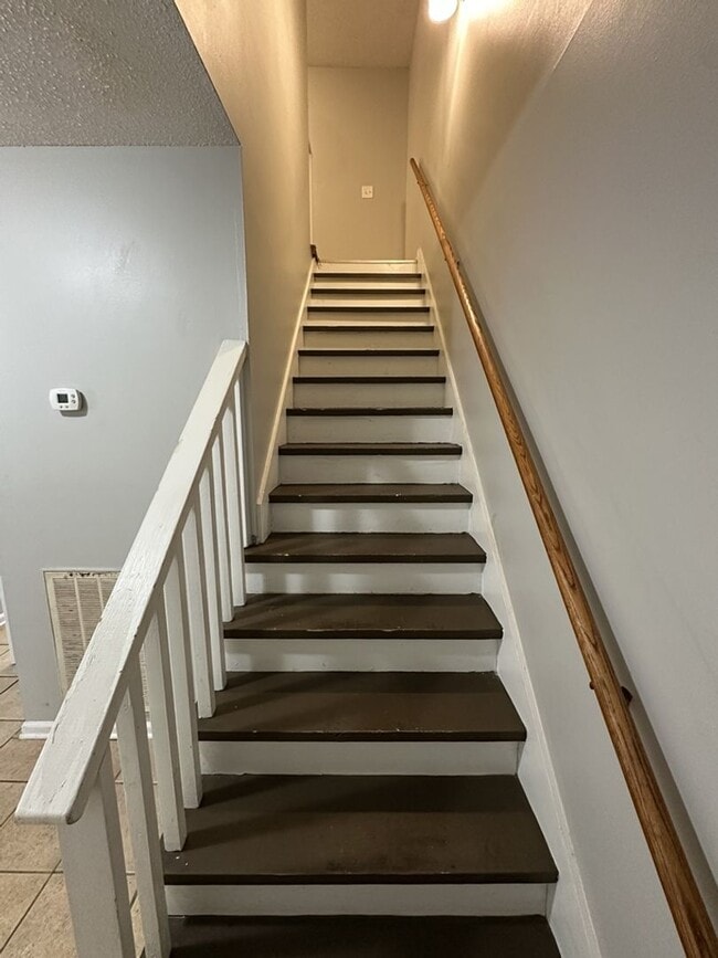 Building Photo - 3 Bedroom Townhome in Hixson! Pet-friendly!