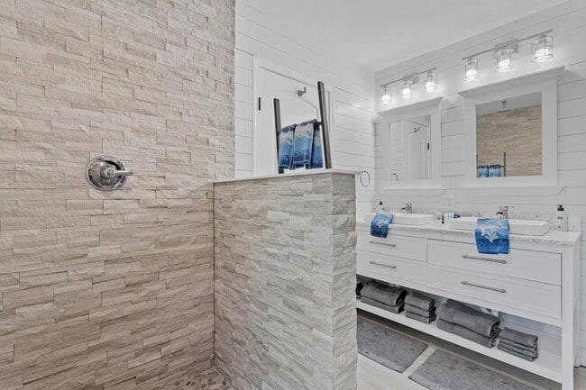 Building Photo - 139 Brady Dr