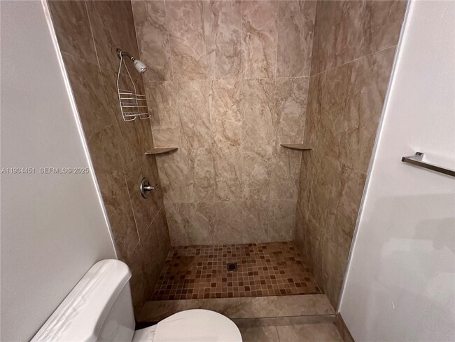 Building Photo - 1024 S Independence Dr