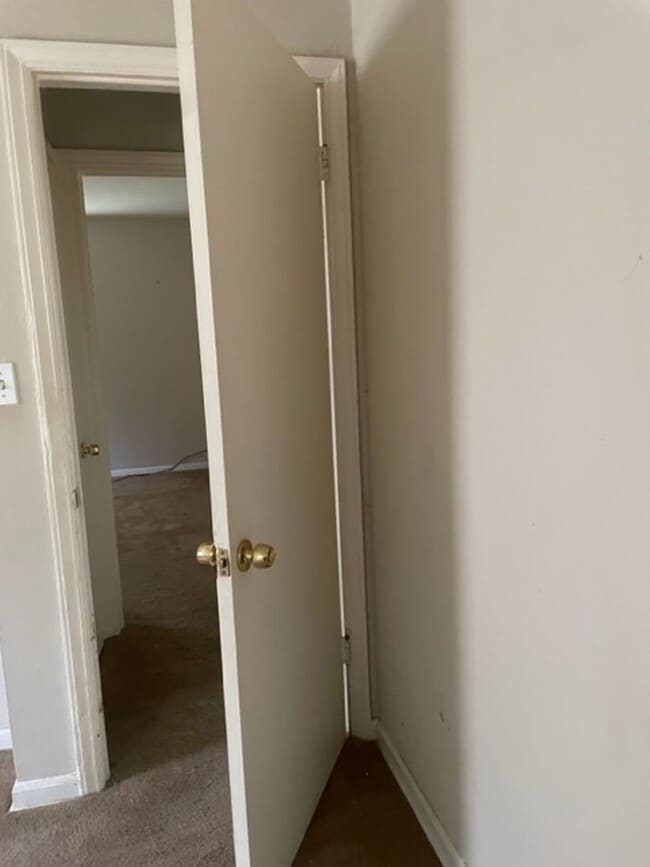 Building Photo - Three Bedroom One bathroom home for Rent