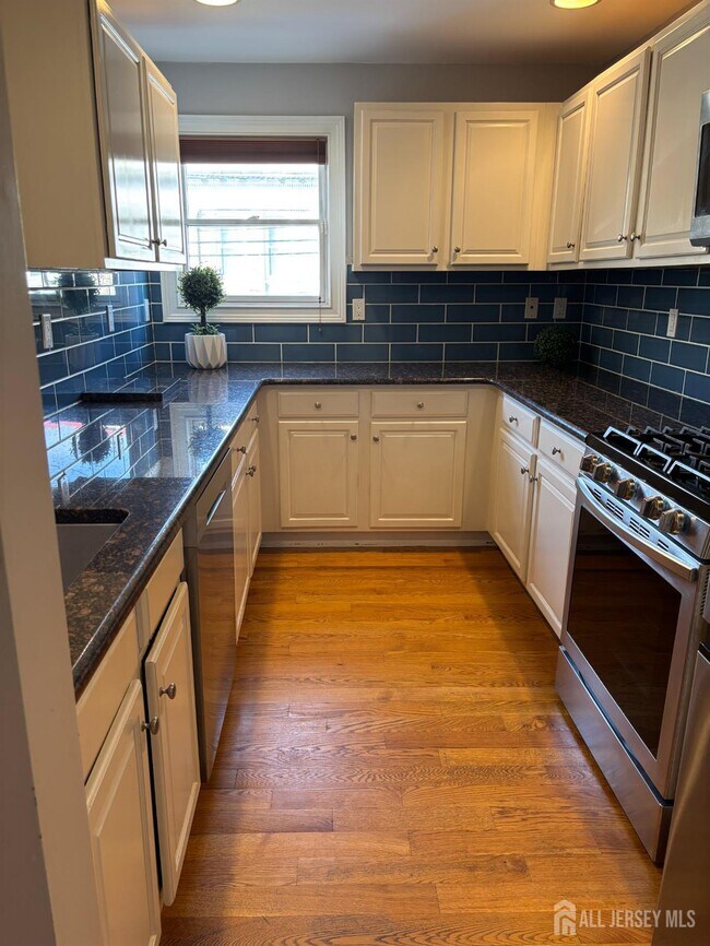 Building Photo - 112 N Broadway