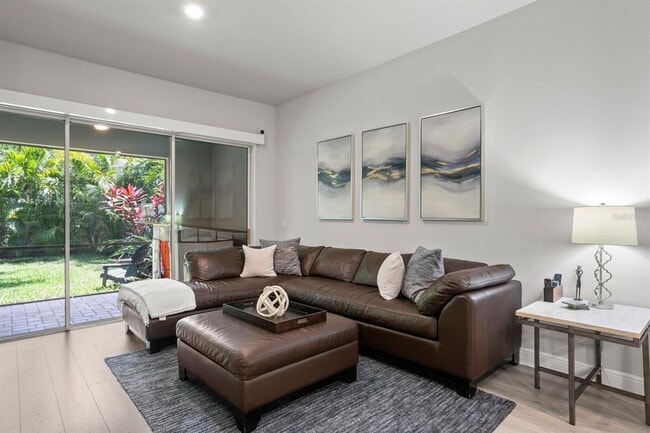 Building Photo - 408 S Matanzas Ave
