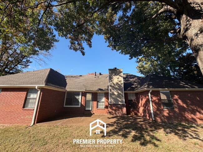 Building Photo - 6351 Oak Walk Ln