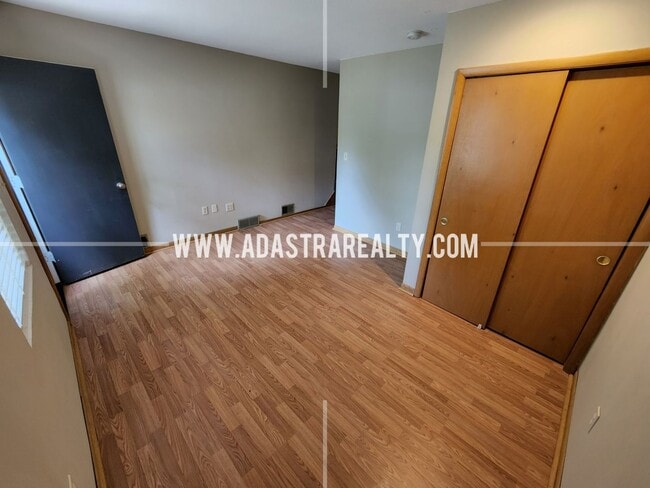 Building Photo - 212 Brookside Dr