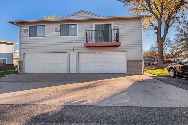 Building Photo - Updated 2 Bed 1 Bath Townhome in HAMPDEN V...