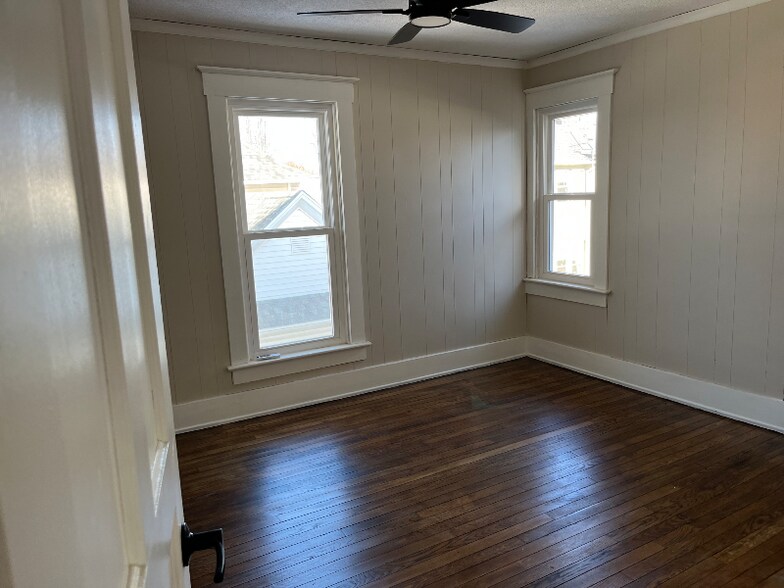 Building Photo - 1045 N Main St