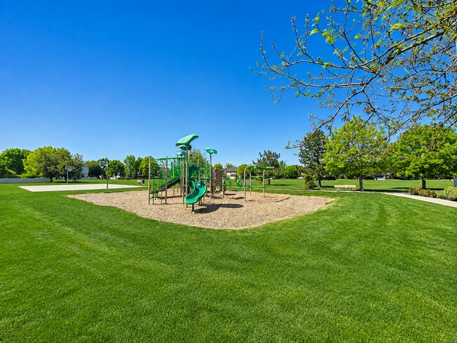 Building Photo - Easy-Living 3 Bed, 2 Bath Home with Double Garage, Pool Access & Private Courtyard