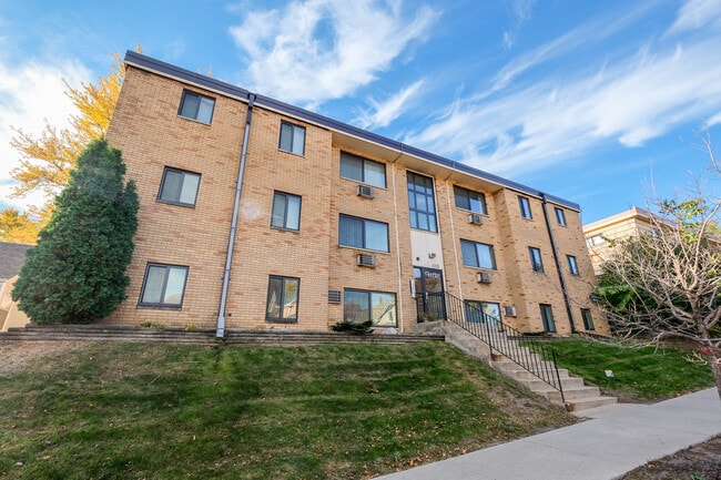 Primary Photo - Randolph Apartments | 1172