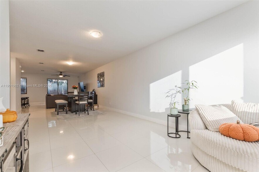 Building Photo - 2430 SW 145th Pl