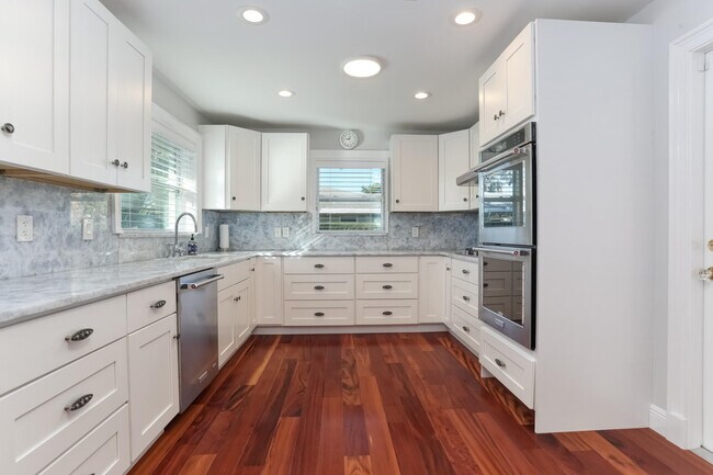 Building Photo - 12293 Coconut Row