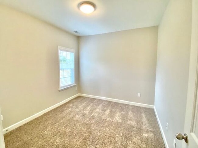 Building Photo - Now Leasing a 5-bedroom 3 bath home in Walls, Mississippi at Mallard Park