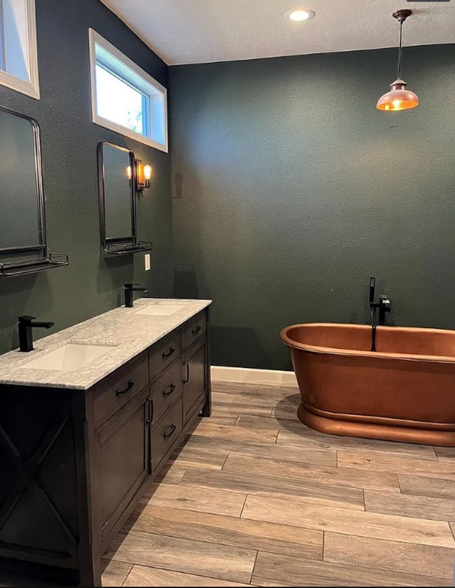 Building Photo - 4 Bedroom, 3 Bathroom Home - Located in Moyina Heights!