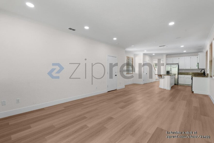 Building Photo - Unit