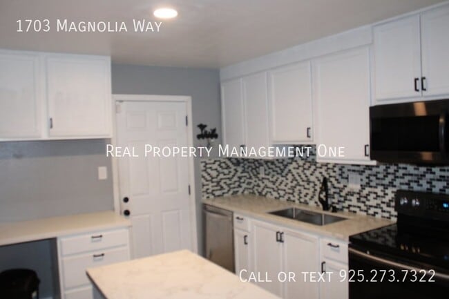 Building Photo - 1703 Magnolia Way