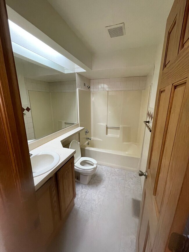 Building Photo - 2315 43rd Ave Ct