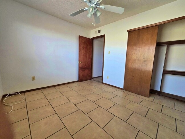 Building Photo - Mountain view cozy Home Ready for move in
