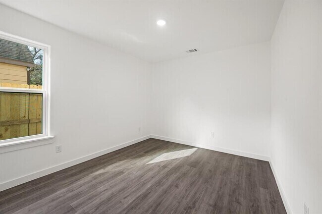 Building Photo - 9531 Everglade Dr